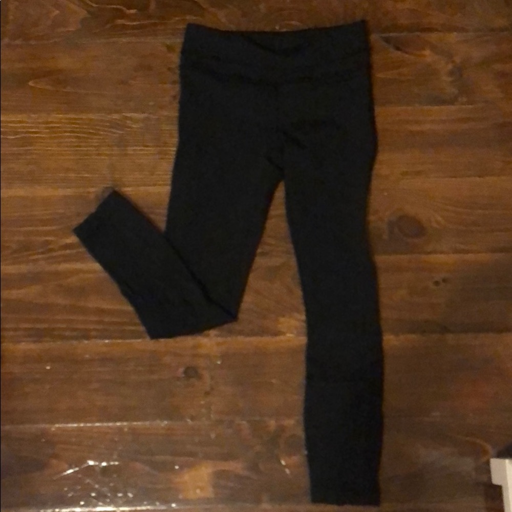 Black lululemon leggings.
